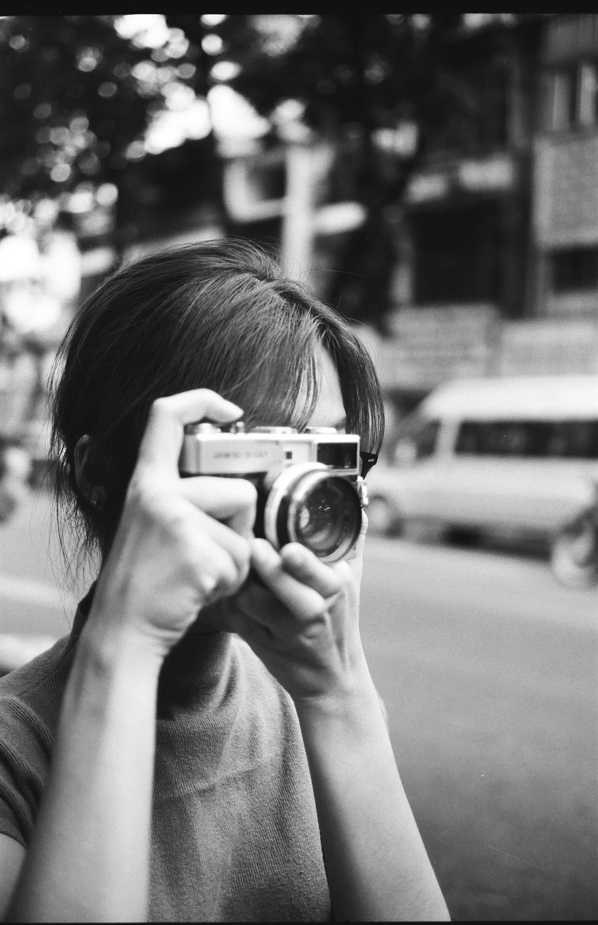 The Grain of Life: Menemukan Kembali Kejujuran & Kedalaman dalam Setiap Bingkai Fotografi Analog