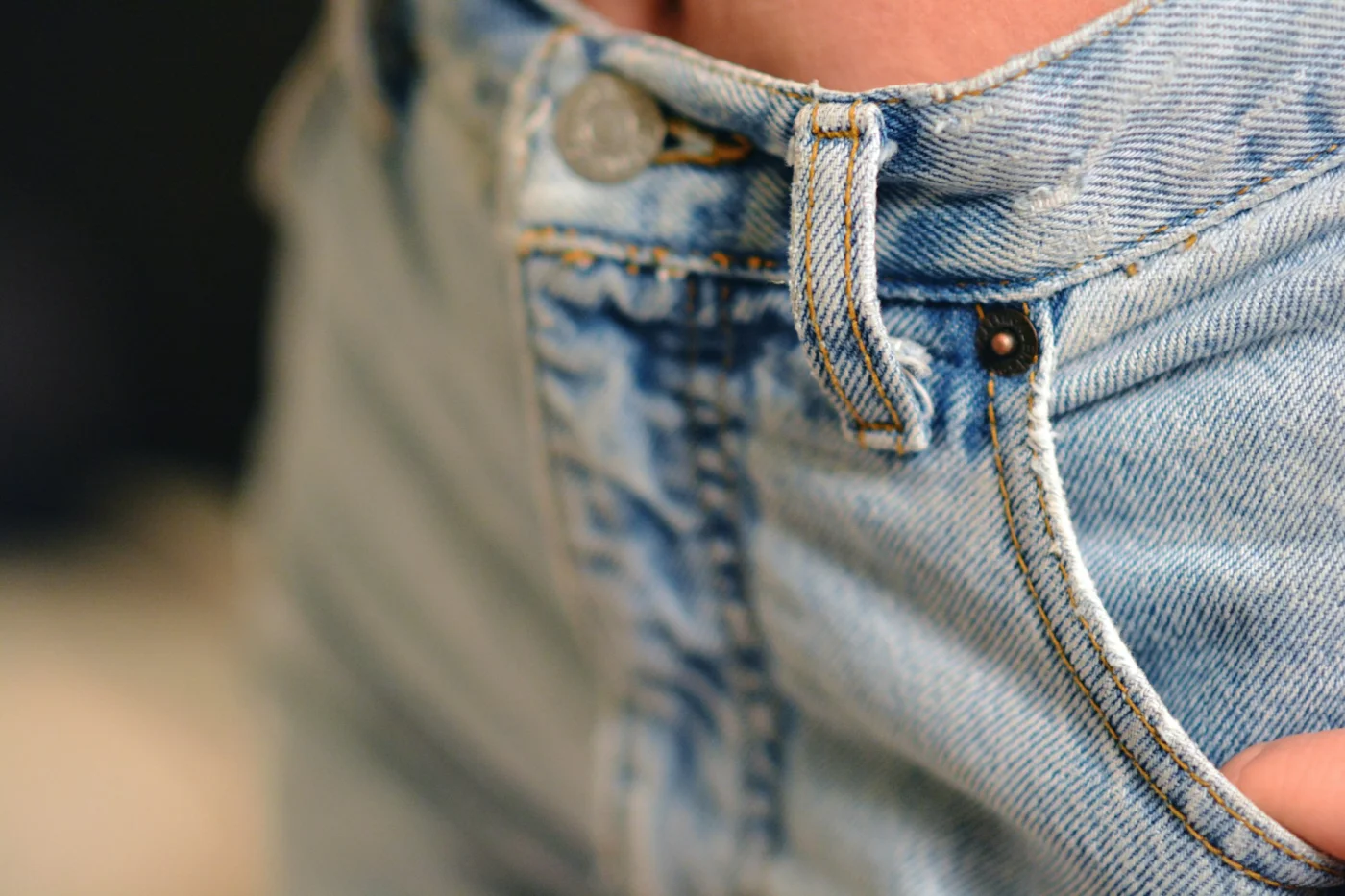 'Raw Denim Heritage': Karakter Warna & Ketahanan Celana Jeans Artisan