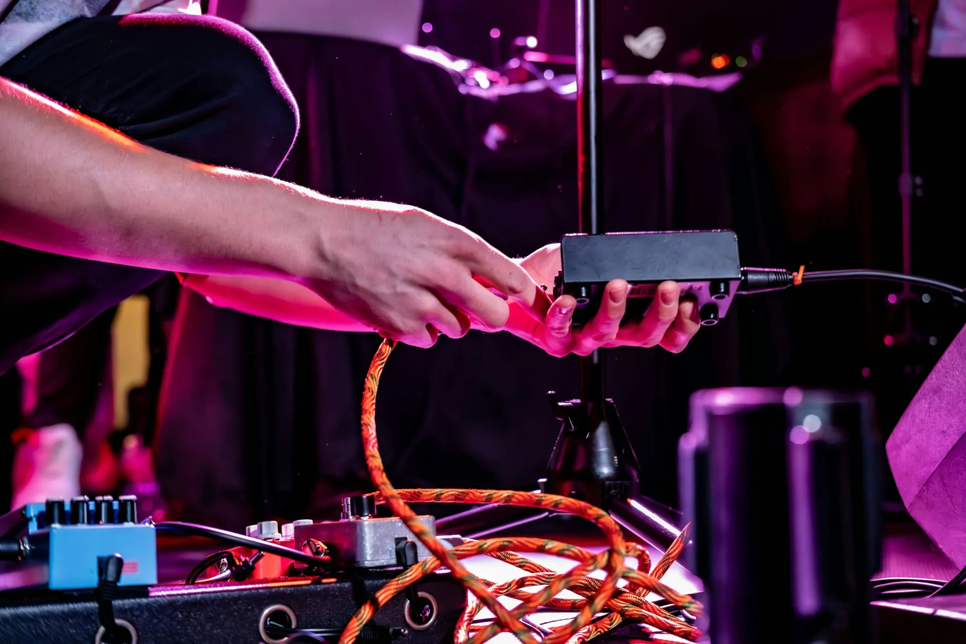 Modular Analog Synthesizer: Eksplorasi Bunyi & Estetika Perangkat Musik Kolektibel