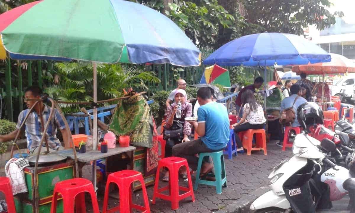 A Never-Lose-Its-Crowd-Street Food
