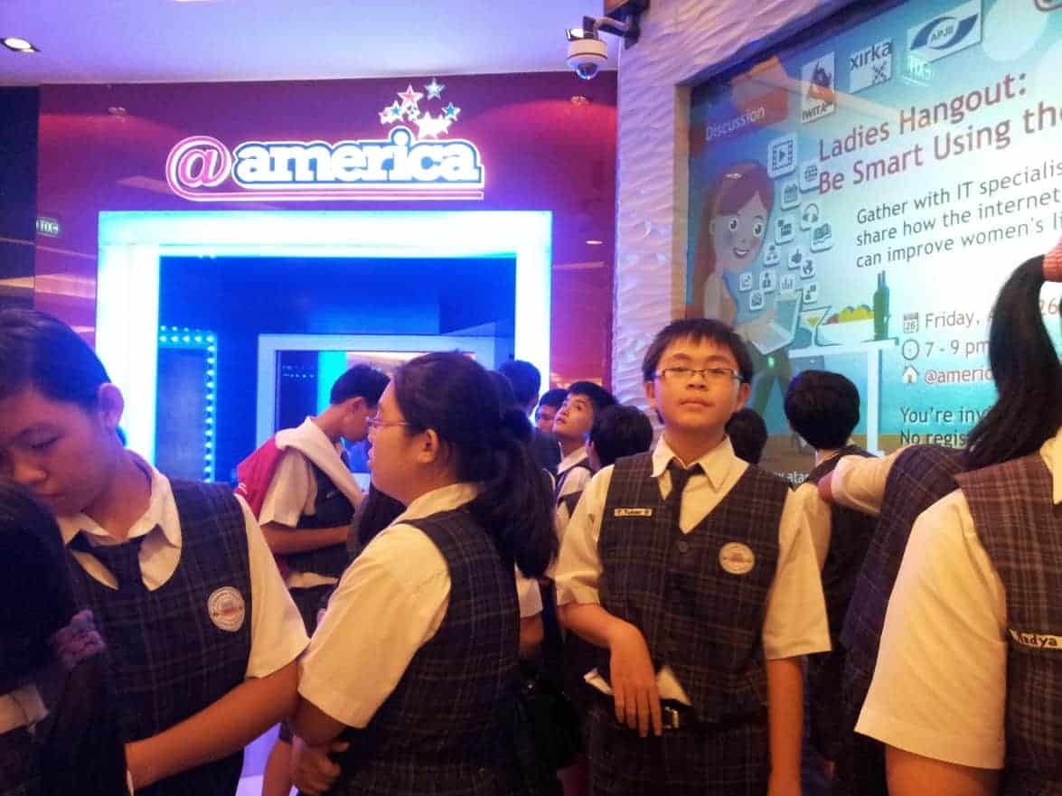 Belajar Budaya Negeri Paman Sam di @America