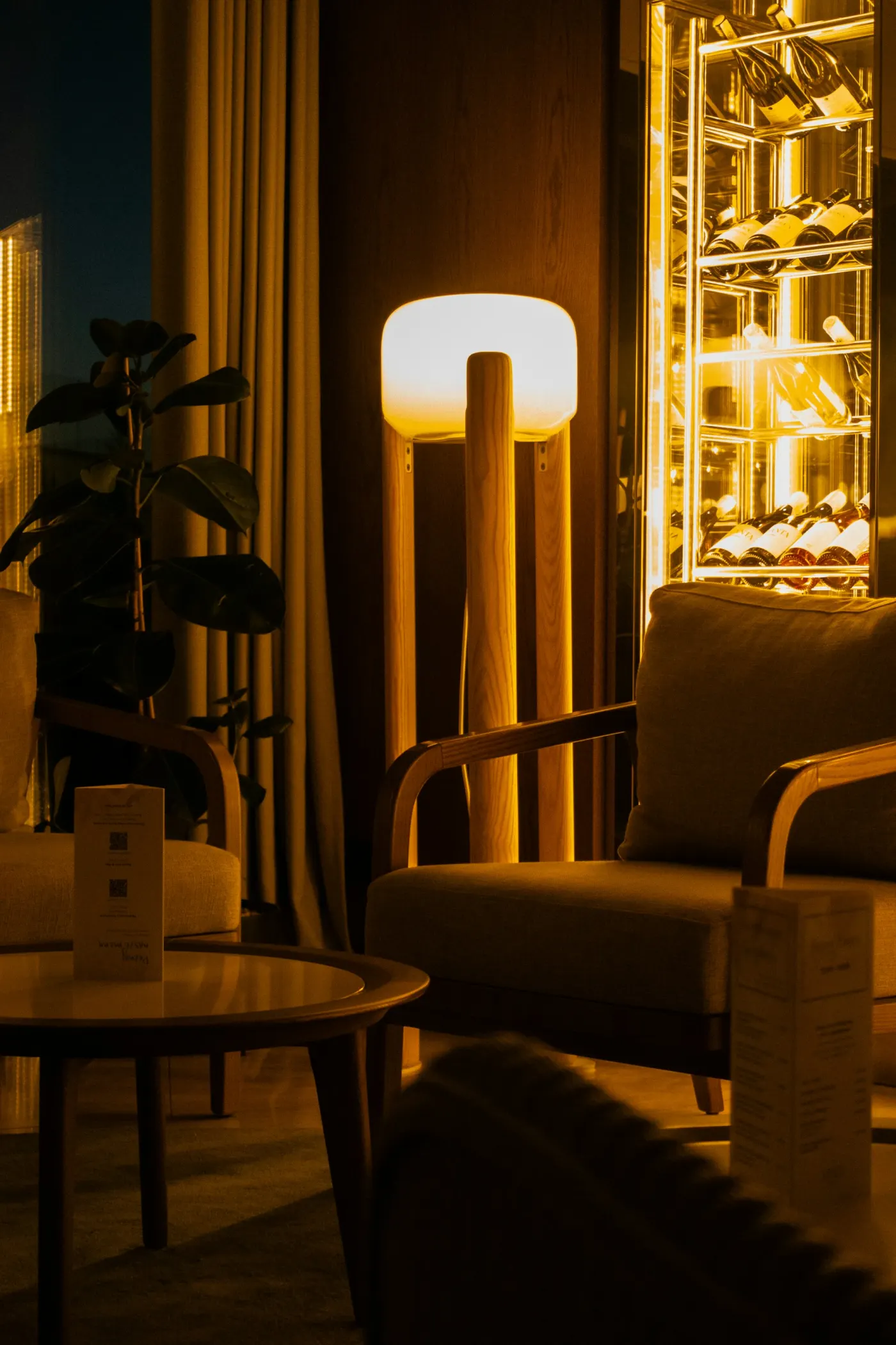 Mengulas Pesona Atmosfer Musikal dalam Bar Musik 'Listening Lounge'