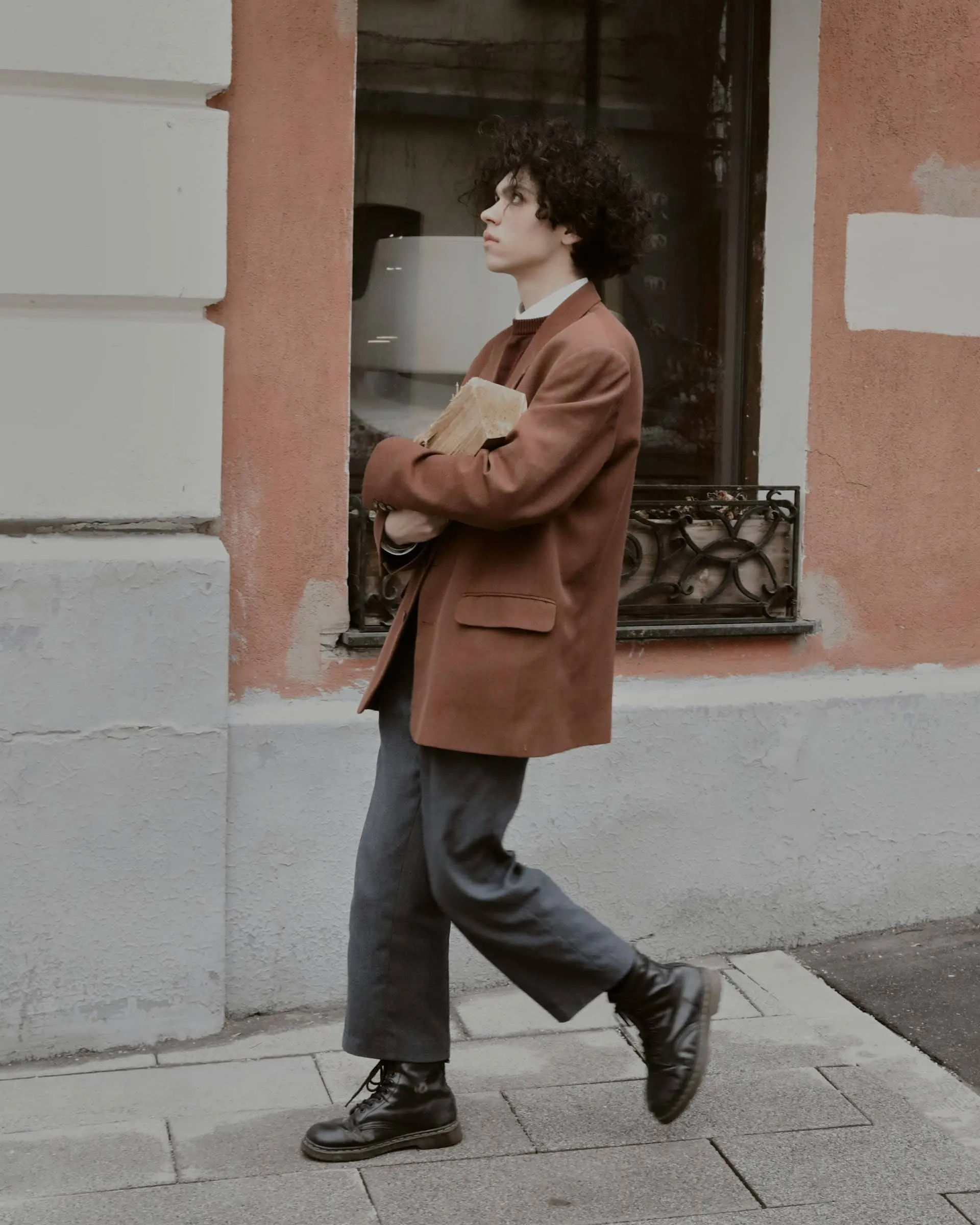 The New Suit: Mengapa Setelan Santai dengan Siluet Oversized Menjadi Standar Baru?