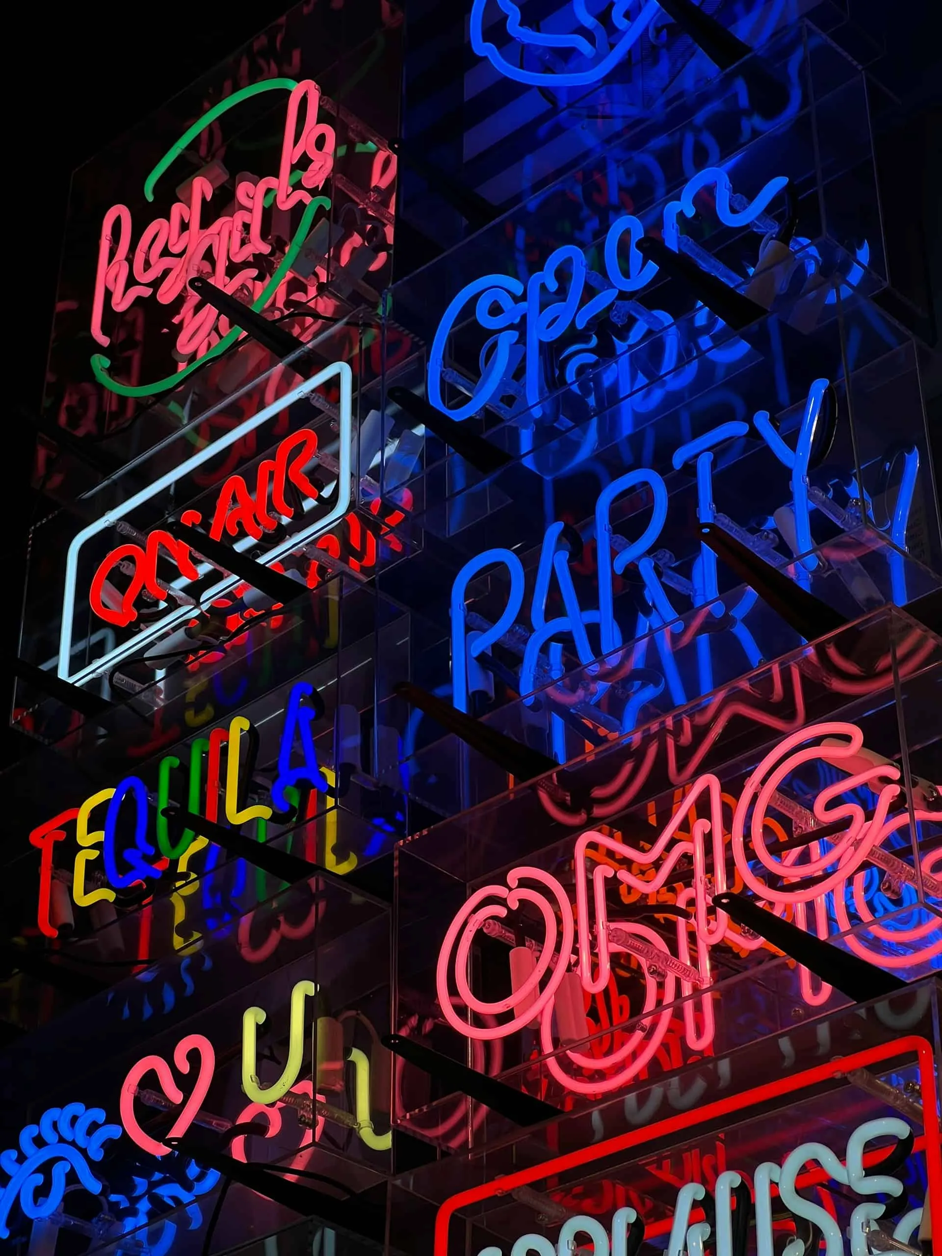 The Metaphor of the Party: Designing Immersive Experiences Through the Five Senses