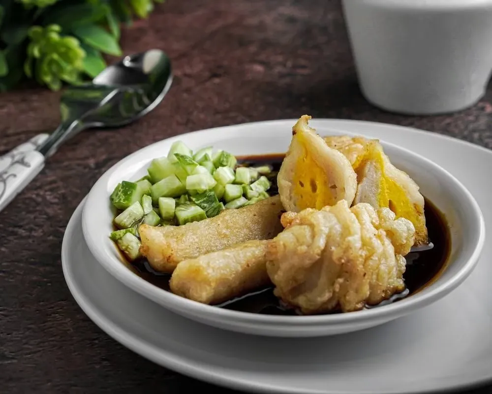 Pempek: Menikmati Menu Kuliner Palembang dalam Format Estetika Sains Modern