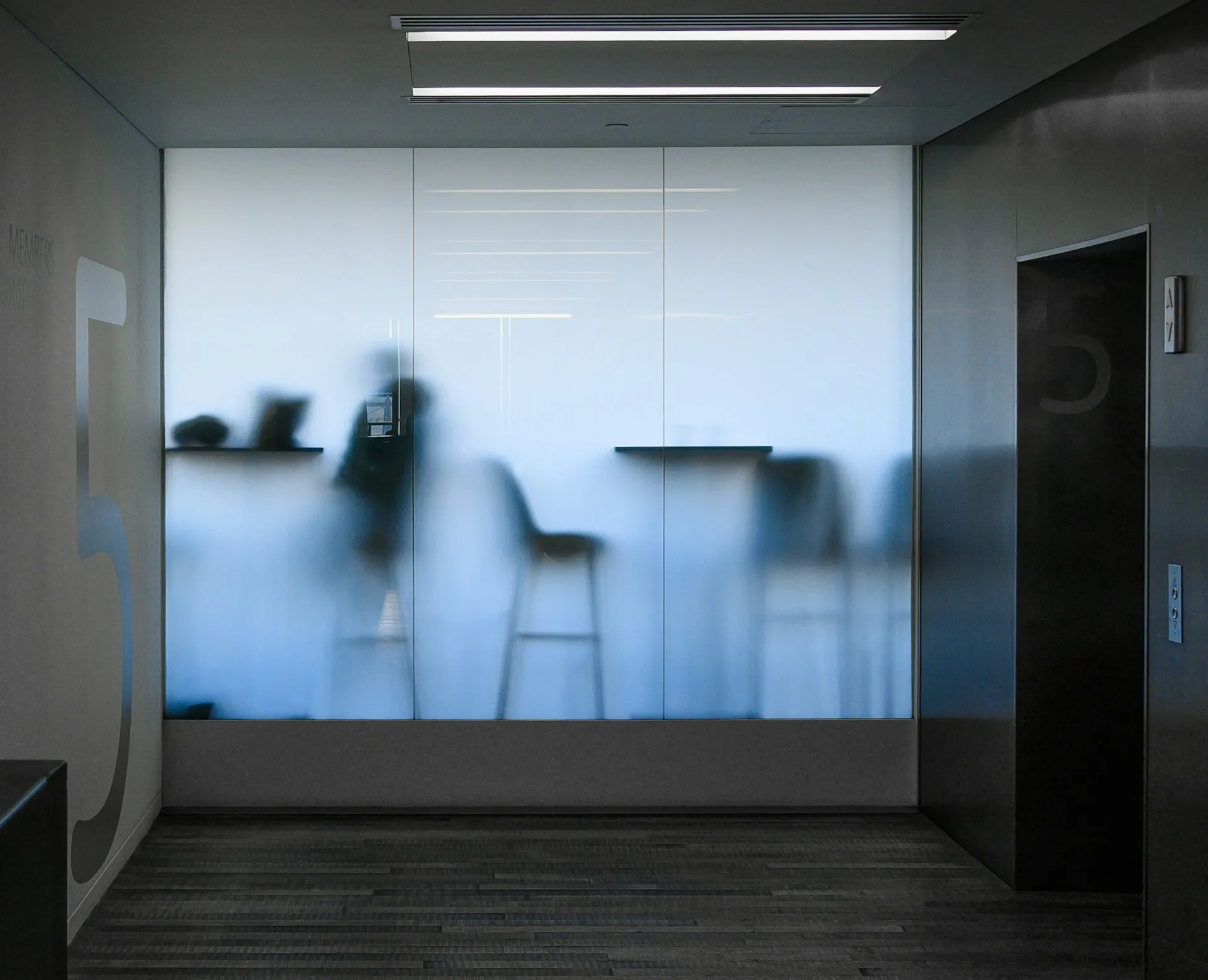 Deep Work Pods: Solusi Ruang Kerja Kedap Suara untuk Produktivitas Maksimal