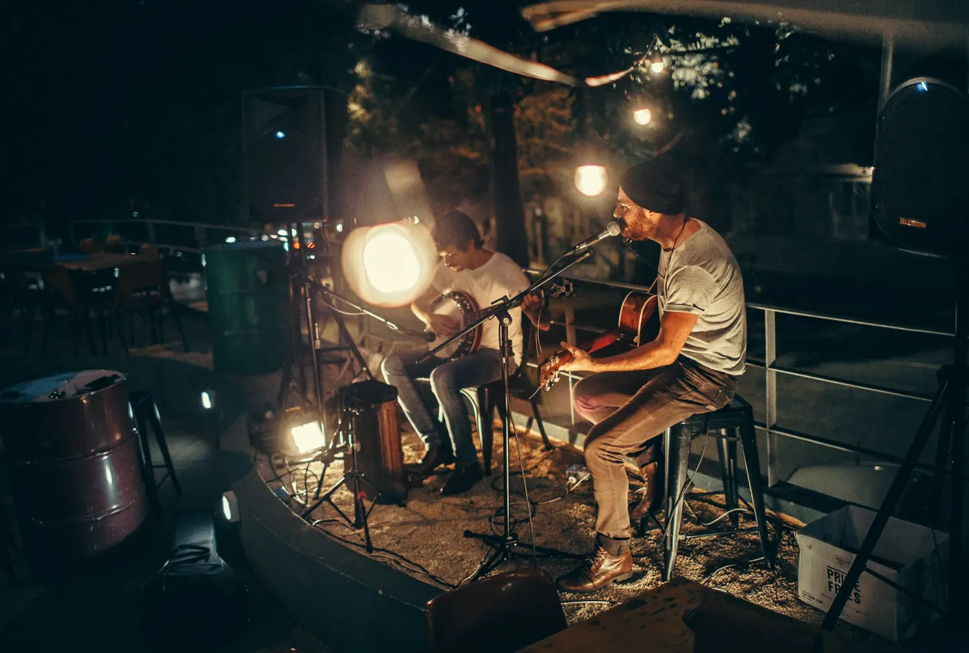Menyimak Kejujuran Emosi dalam Gelombang Musik Indie Folk Kontemporer