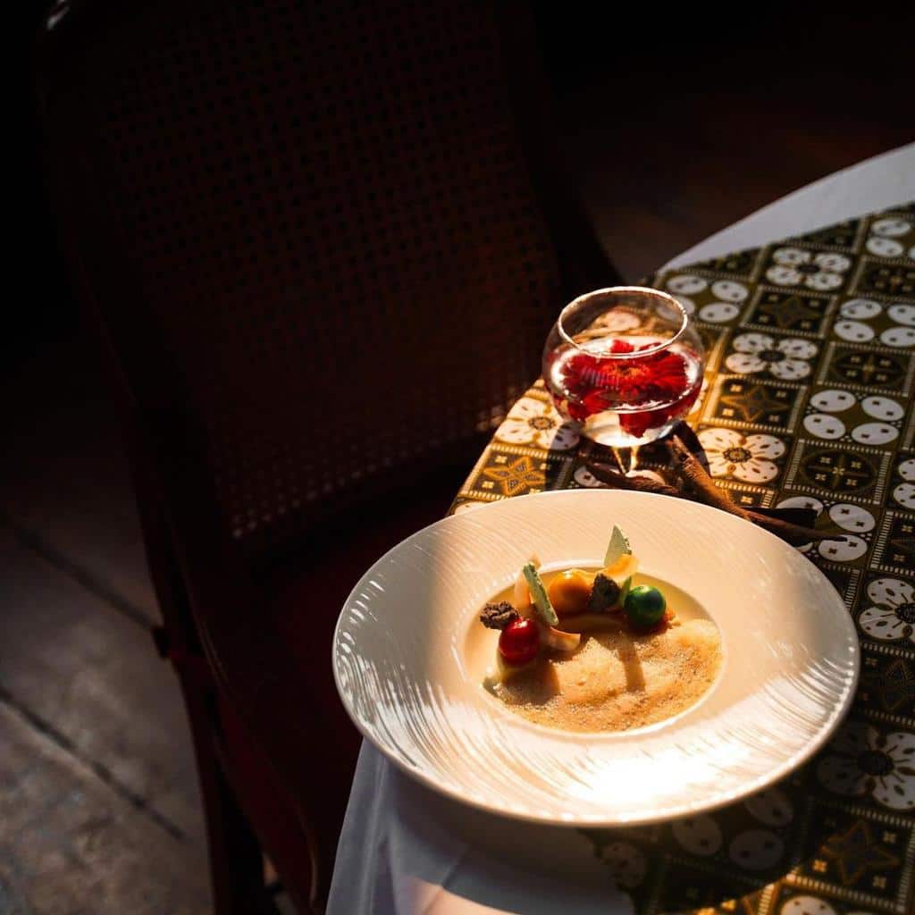 A Strong Colonial Ambience at Café Batavia Jakarta