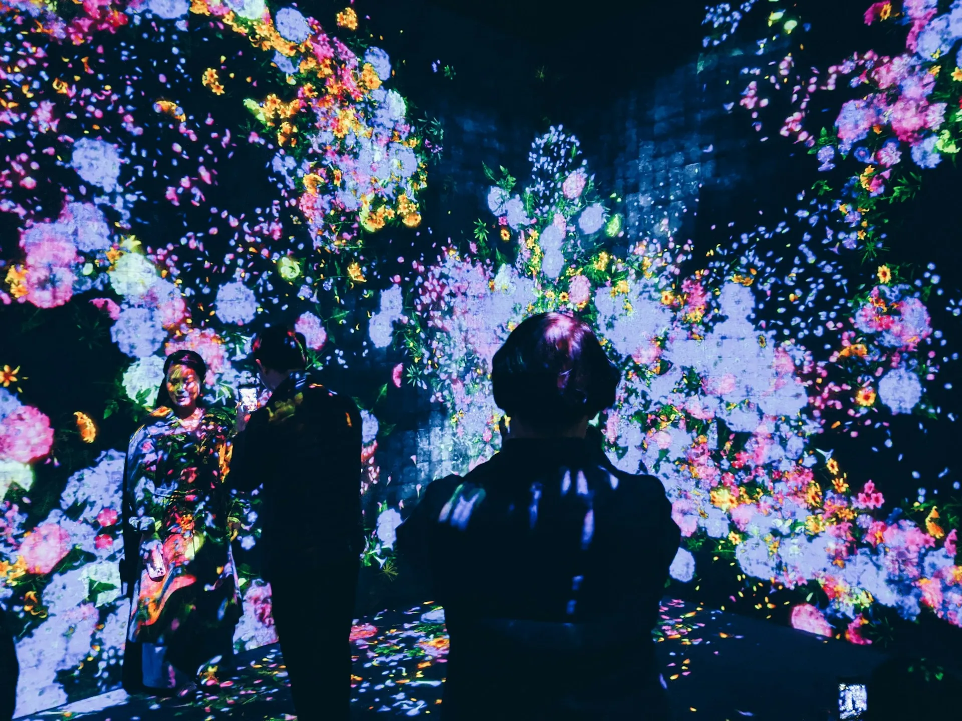 The Live Projection Mapping Theater: Physical Space, Photonic Manipulation, and the New Immersive Canvas of Modern Performance