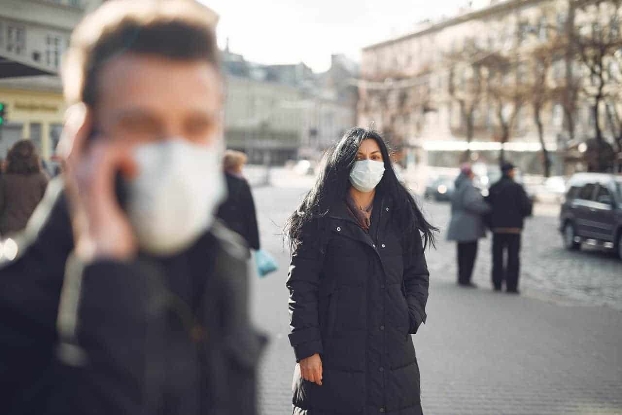 Tips Nyaman Menggunakan Masker saat Cuaca Panas