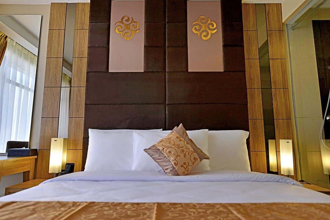 The Warmth of Contemporary Modern Nuances at the Grand Tjokro Hotel