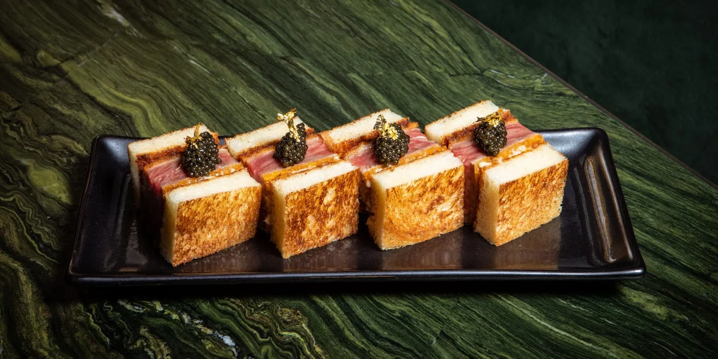 Wagyu Sando: Eksplorasi Tekstur & Kesederhanaan Sandwich Mewah ala Tokyo