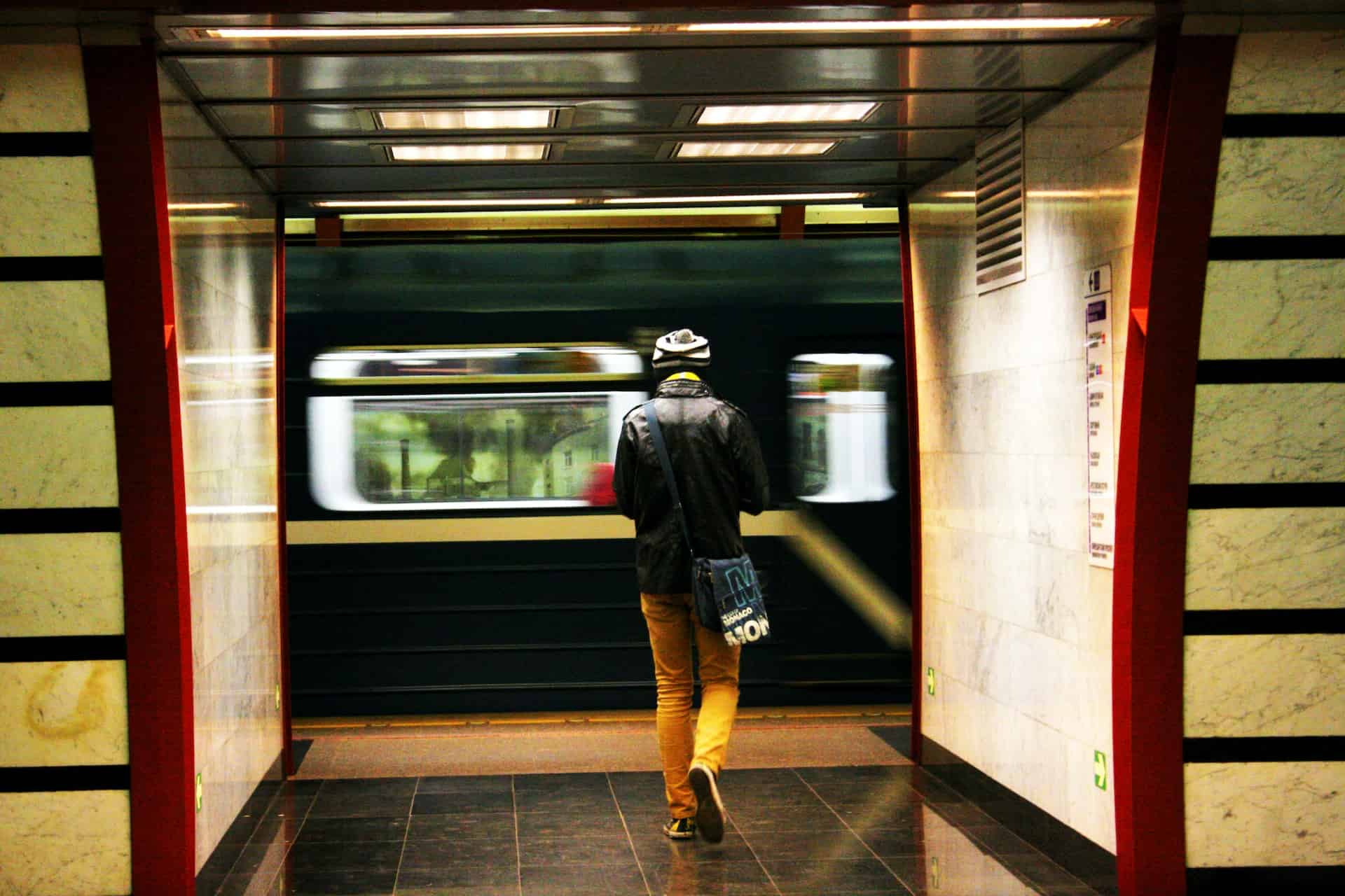 5 Professions That Allow You to Travel for Free!