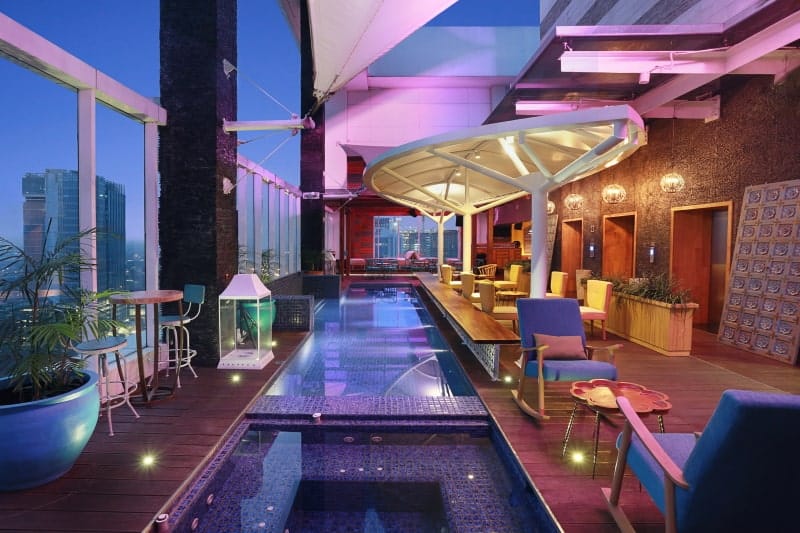 Rooftop Rum Bar Pertama di Ibu Kota