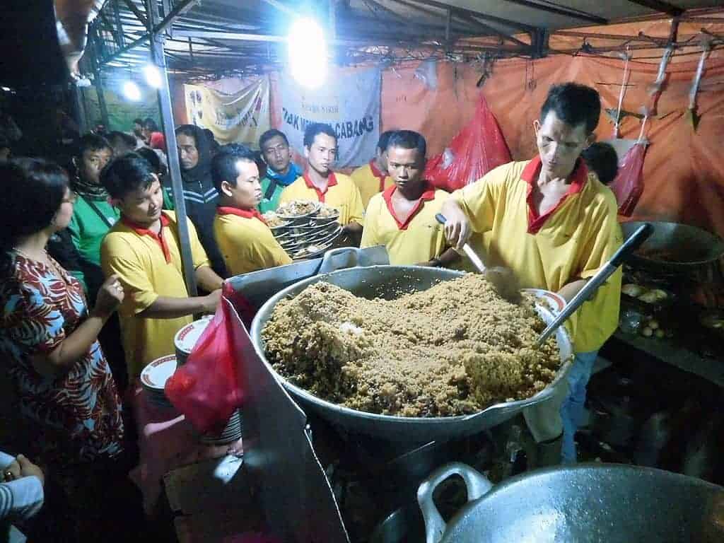 Nikmatnya Nasi Goreng Kambing Kebon Sirih yang Legendaris