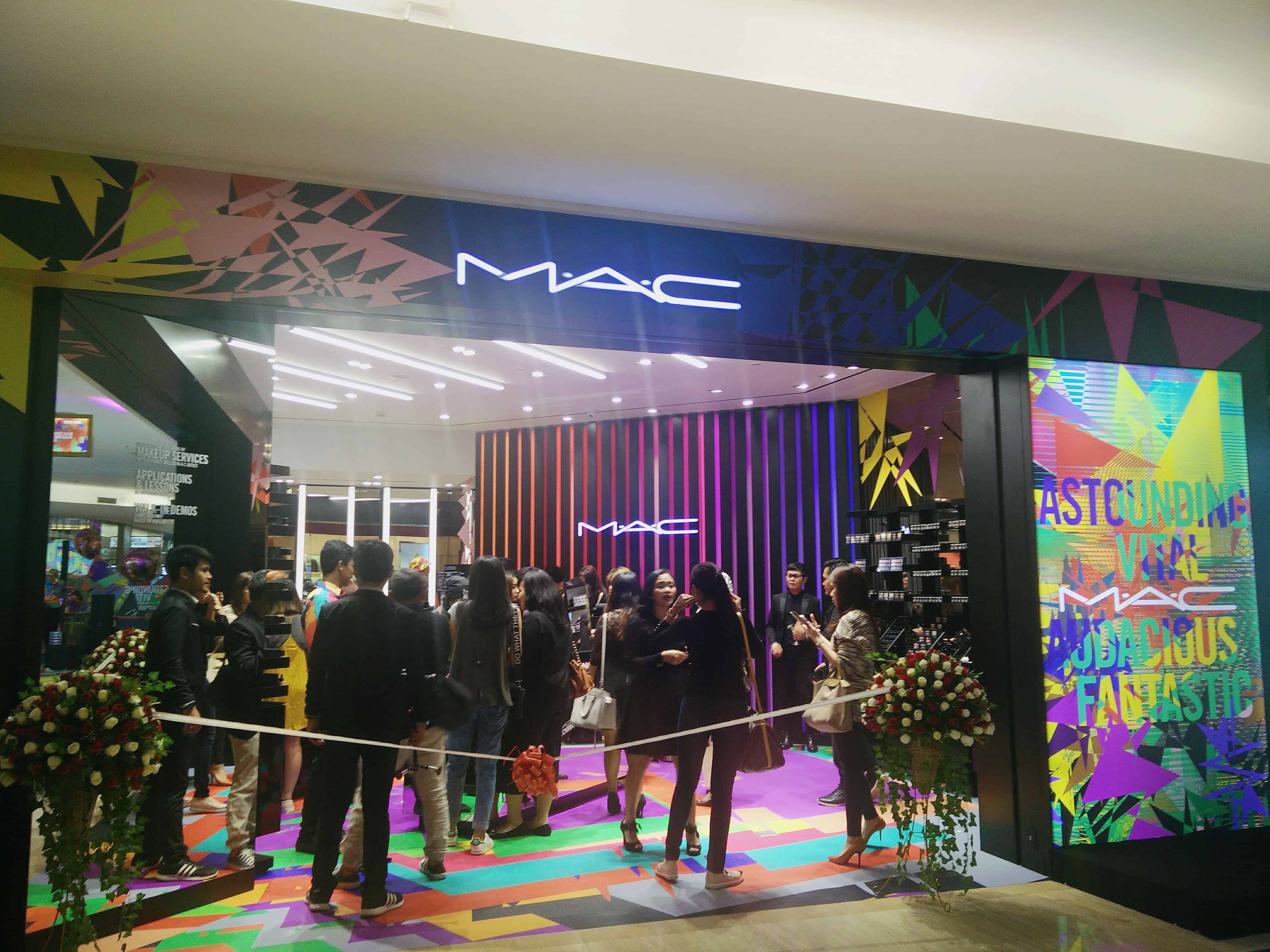 Kemeriahan Warna-warni di Free Standing Store Pertama MAC Cosmetics!