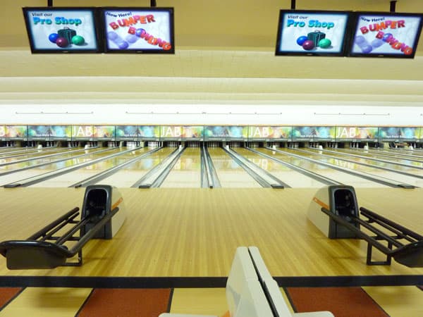 Rekreasi Sambil Olahraga di Jaya Ancol Bowling Center