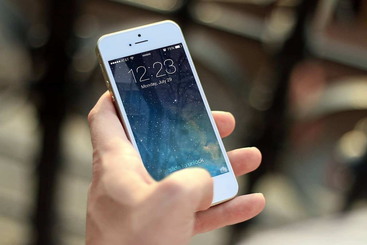 3 Tips Menyiapkan Smartphone Sebelum Traveling ke Luar Negeri
