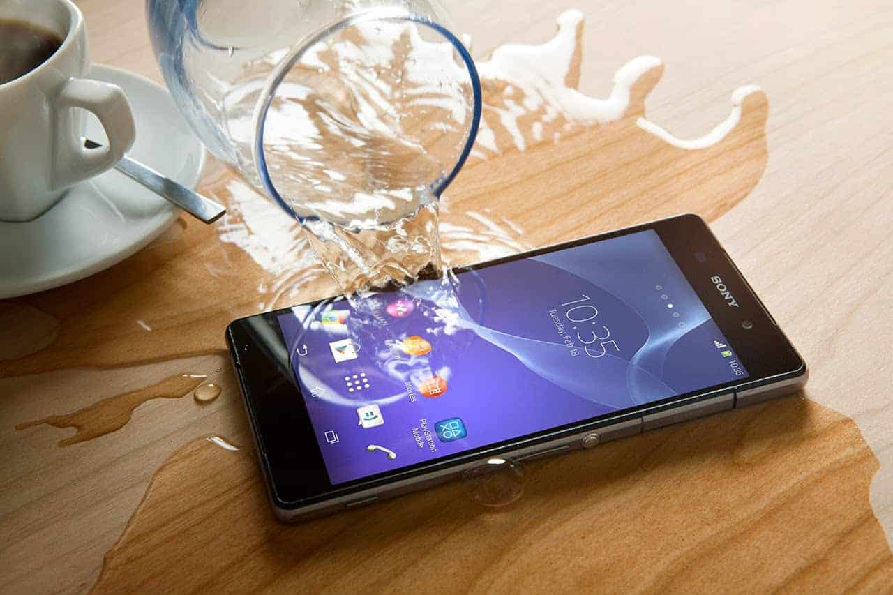 3 Tricks to Fix a Water Damaged Smartphone