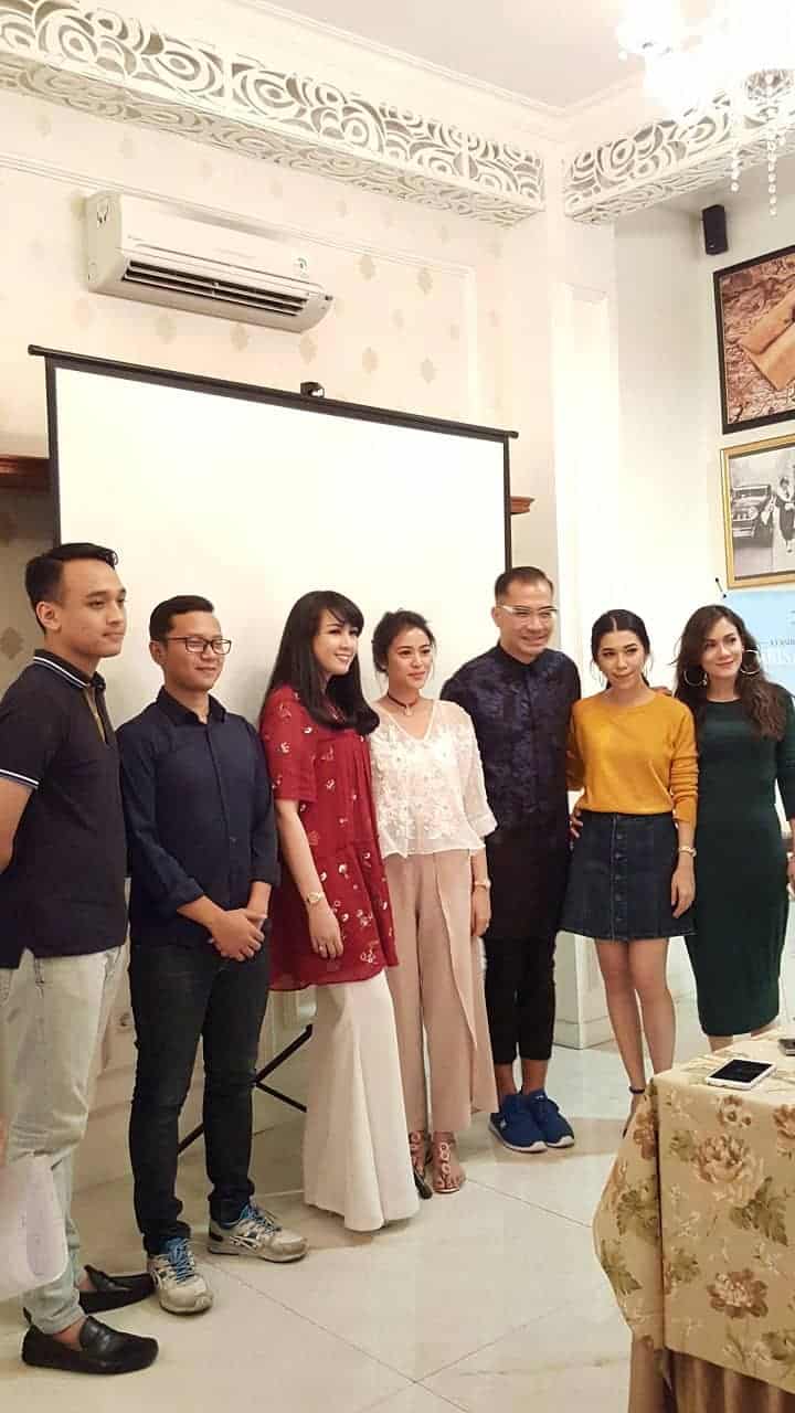 Through The Unglamorous Life of the Glams, Birlan Invites Fashionista to Improve Creativity