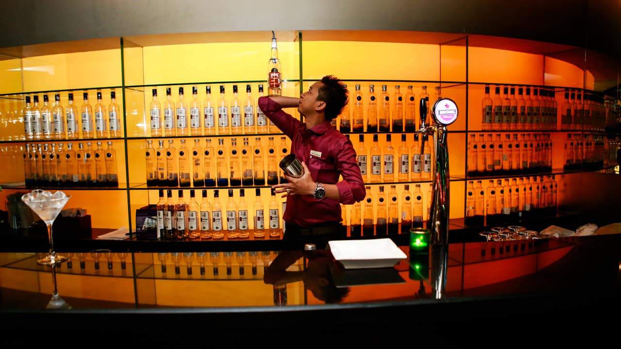 TigaPuluh Music Bar + Lounge Manjakan Para Penggemar Wine