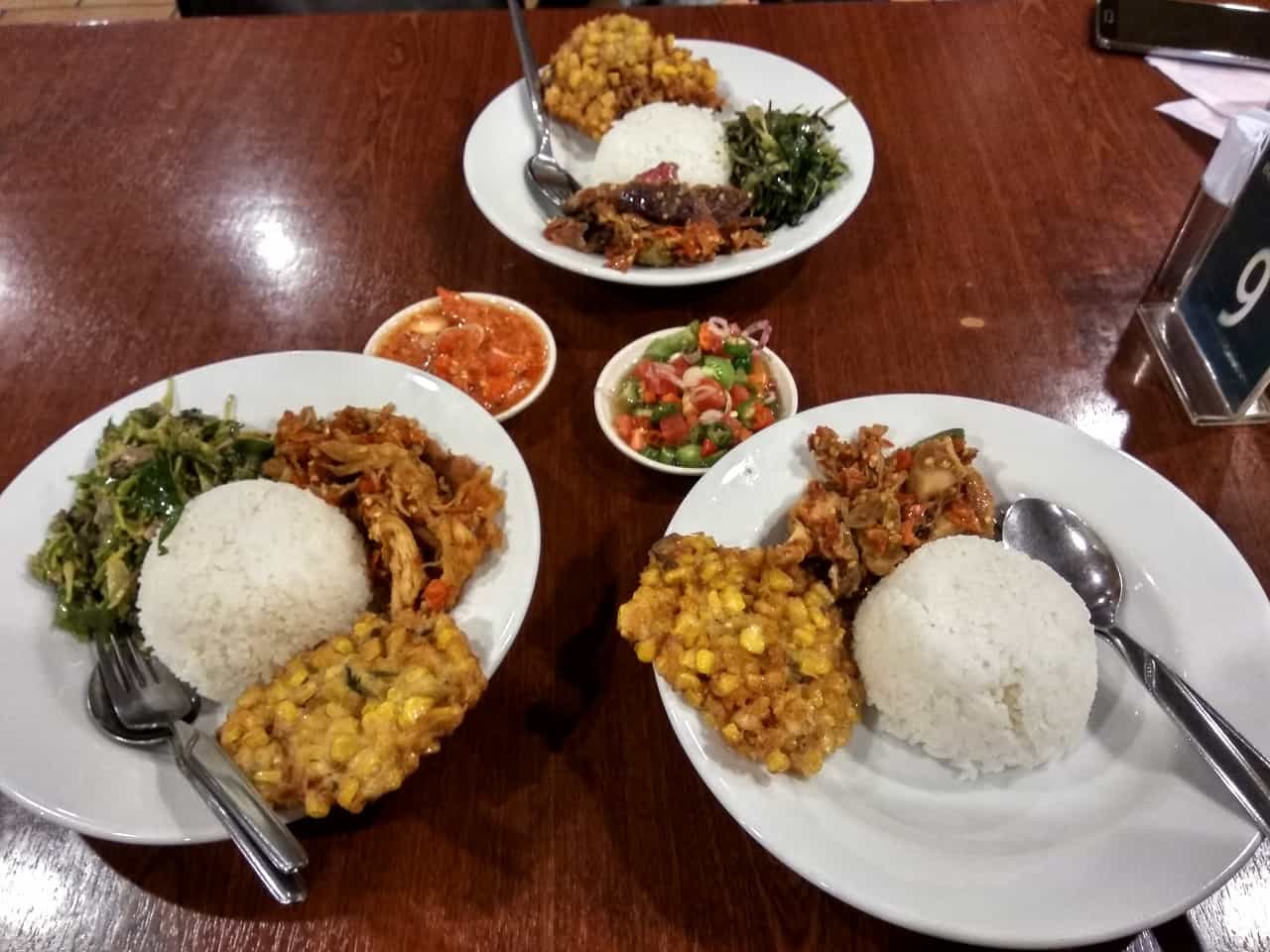 Cicipi Pedas Nikmat Masakan Khas Manado di Restoran Beautika