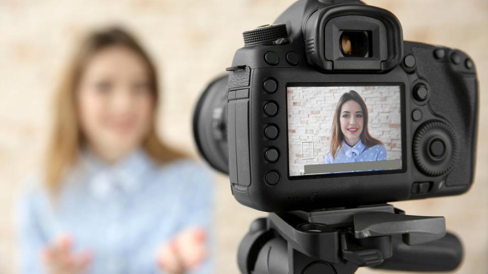 5 Reasonably-priced Vlogging Cameras You Should Buy