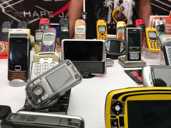 A Community Loves Old Phone