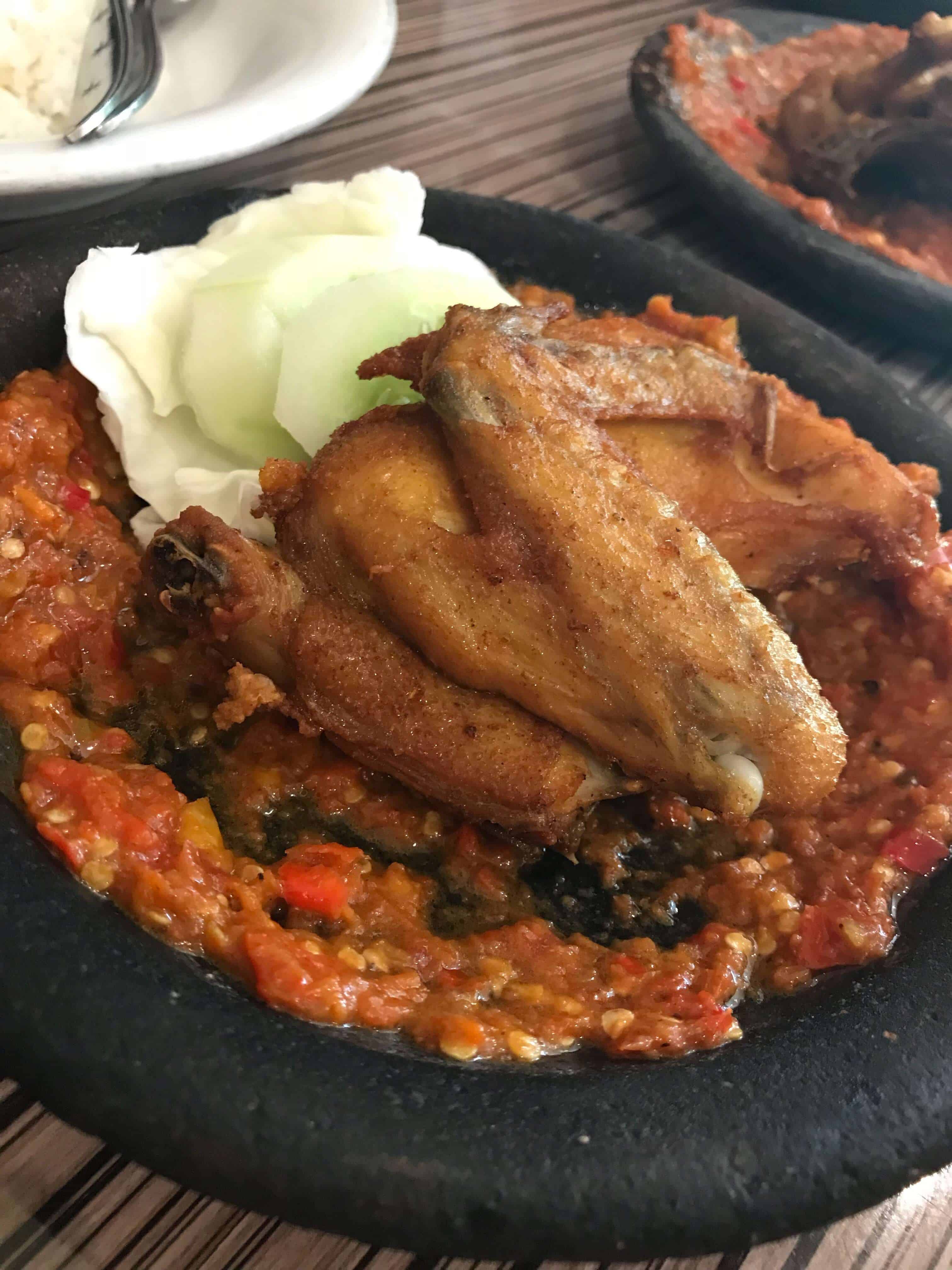 3 Rekomendasi Ayam Penyet Enak dan Pedas di Jakarta