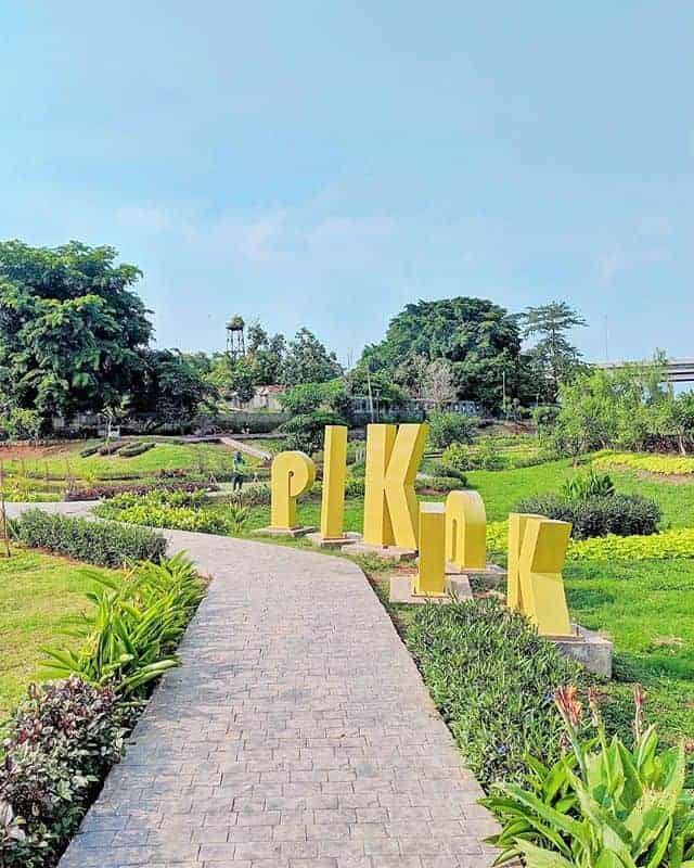 Taman Piknik Tempat Pembuangan Sampah Disulap Jadi Taman yang Indah