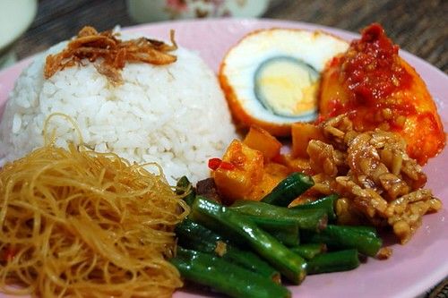 Tempatnya Nasi Rames Murah Meriah di Jakarta