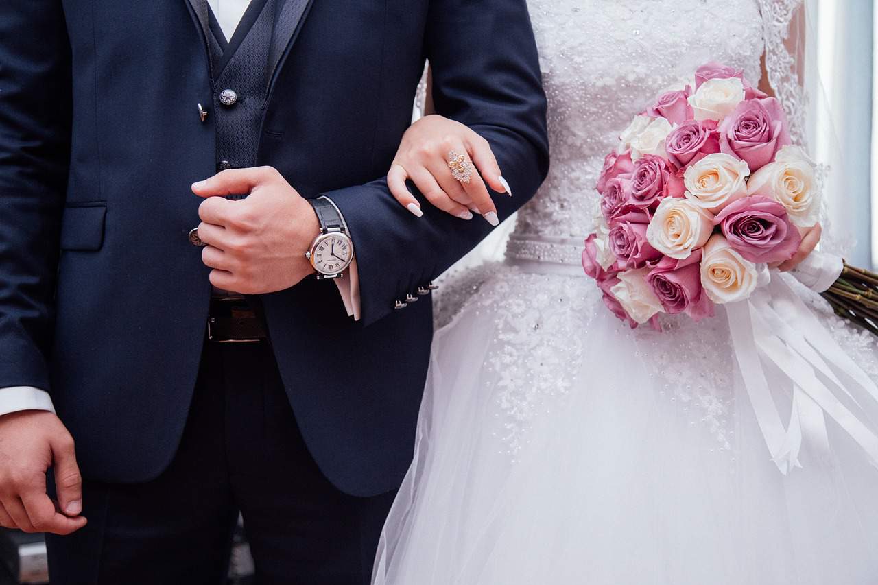 How to Make a Wedding Party without Going Bankrupt