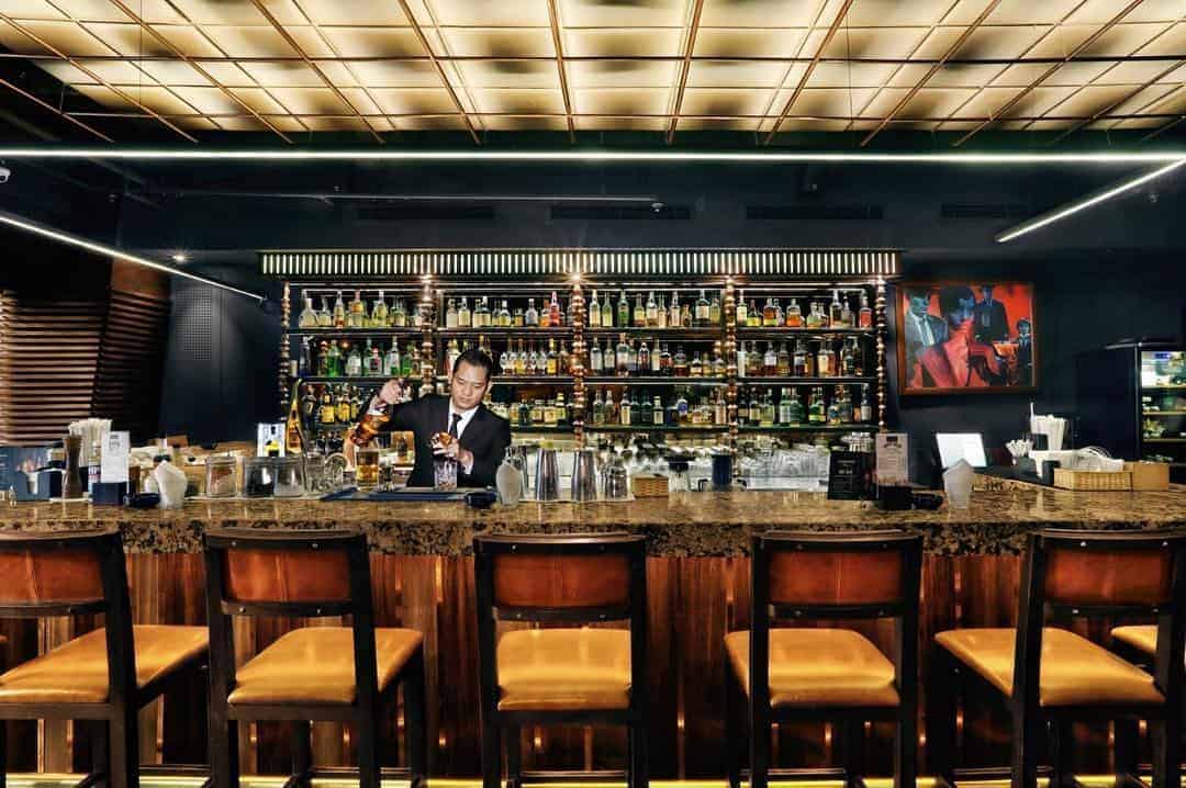 Relax from the Daily Stress at ARTOZ Bar with the Best Whisky