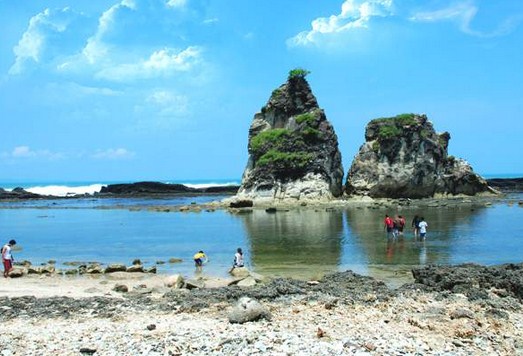 Mengintip Keindahan Pantai Mekar di Muara Gembong Bekasi