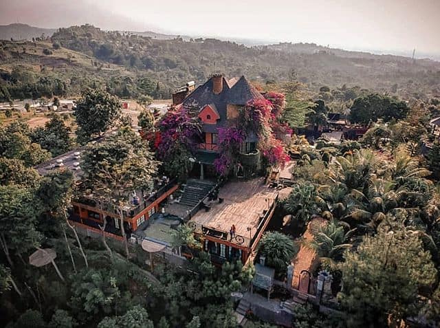 Edensor Hills Villa, a Castle-style Resort with Stunning View