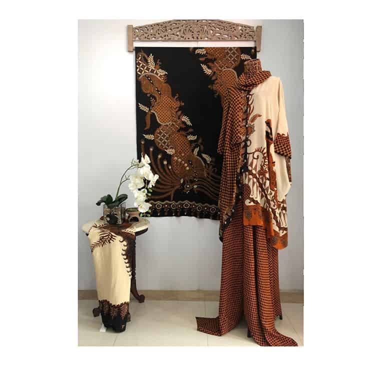 Elegant and Exclusive Batik and Kebaya from Batik Riana Kesuma