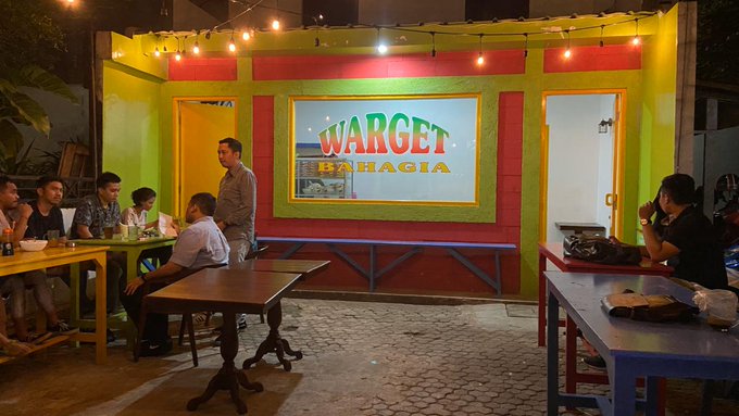 Unik! Bar Ini Tersembunyi di Dalam Warteg