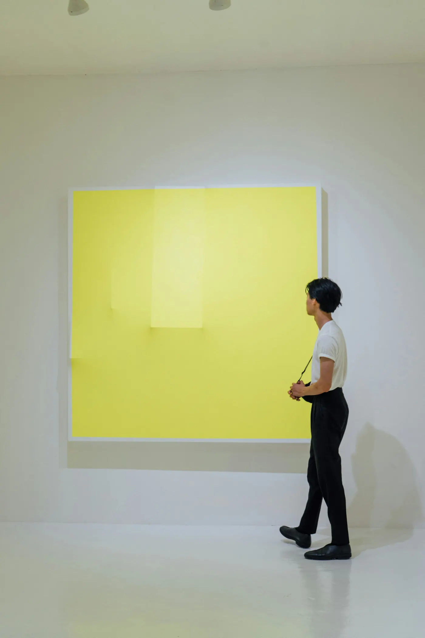 Eksplorasi Estetika Visual & Ruang Kosong dalam Seni Lukis Minimalis Modern