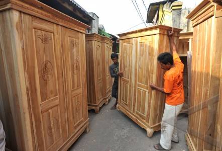 Furniture Hunting at Klender Furniture Market