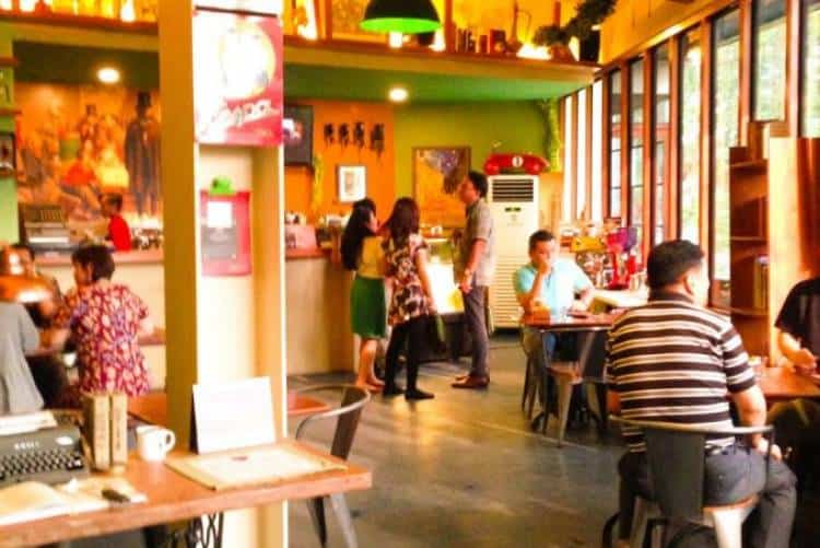 Vintage Atmosphere at Blümchen Coffee