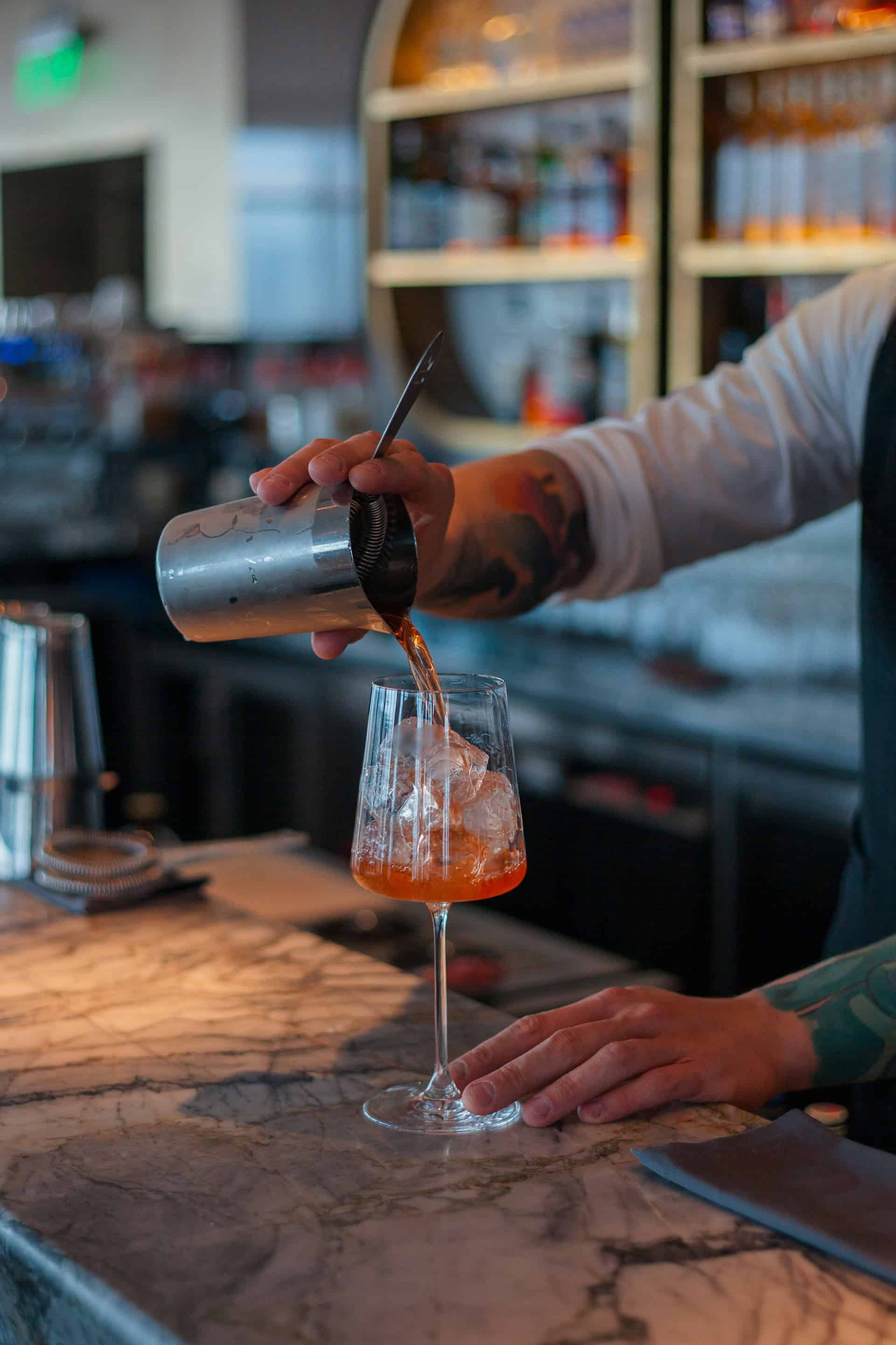 Mixology and Signature Coffee: The Rise of Sophisticated Non-Alcoholic Drinks (Mocktails & Elixirs)