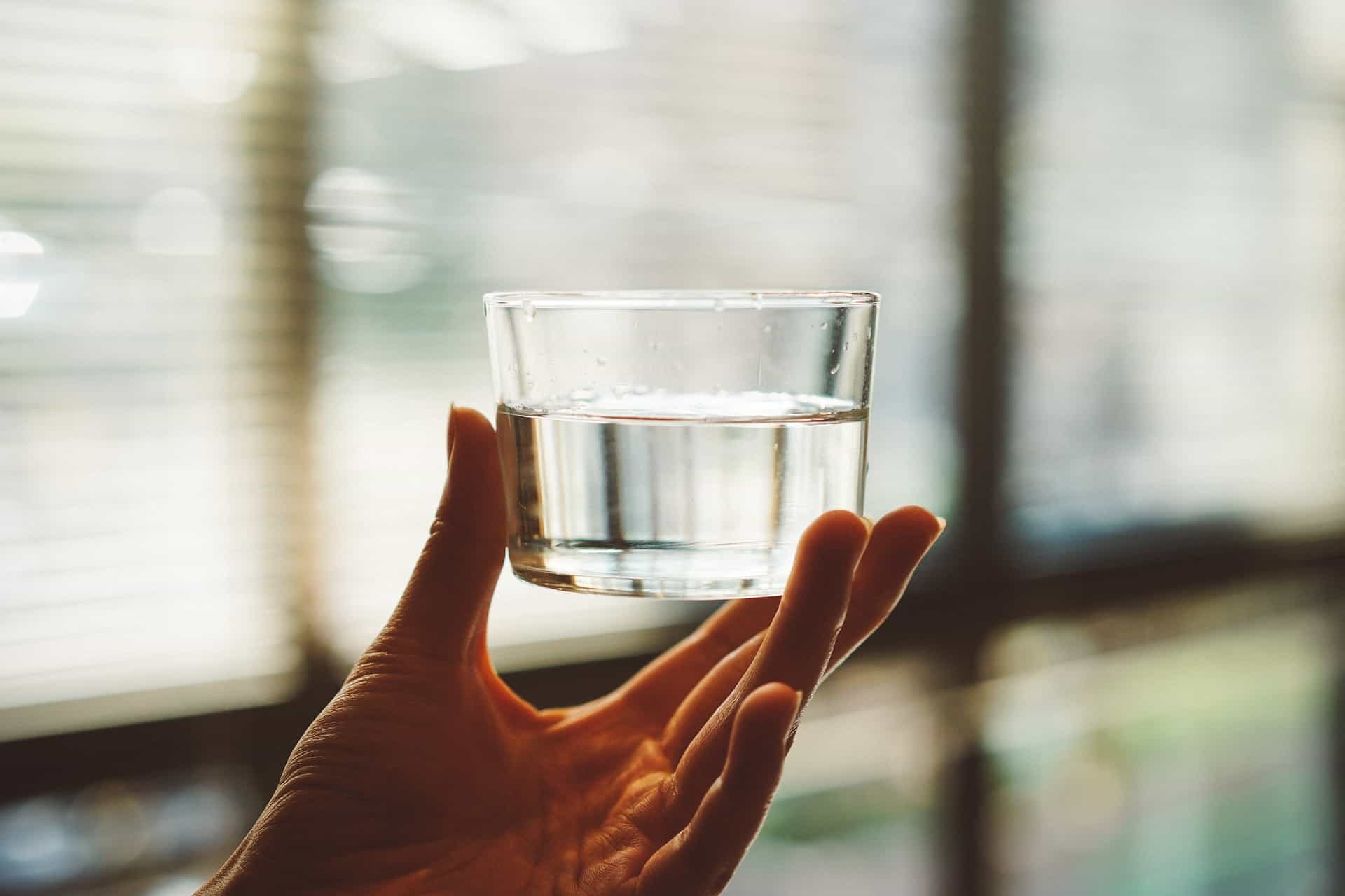 5 Manfaat Minum Air Hangat untuk Kulit
