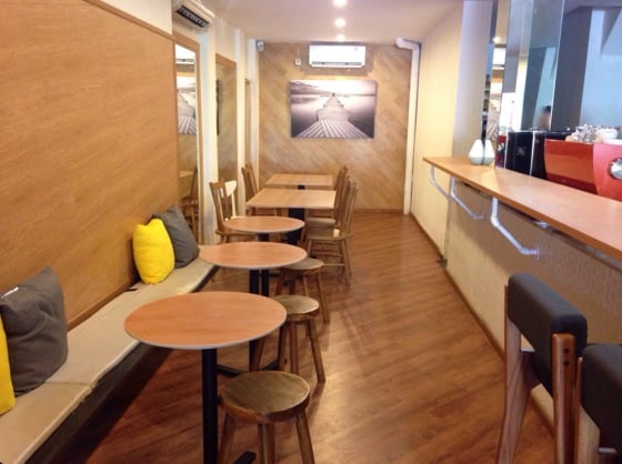 A Place to Enjoy Coffee and Cocktails at Once