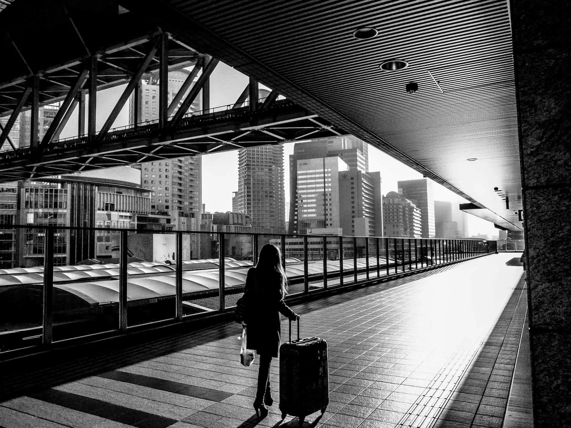 6 Tips Berpakaian Saat Naik Pesawat