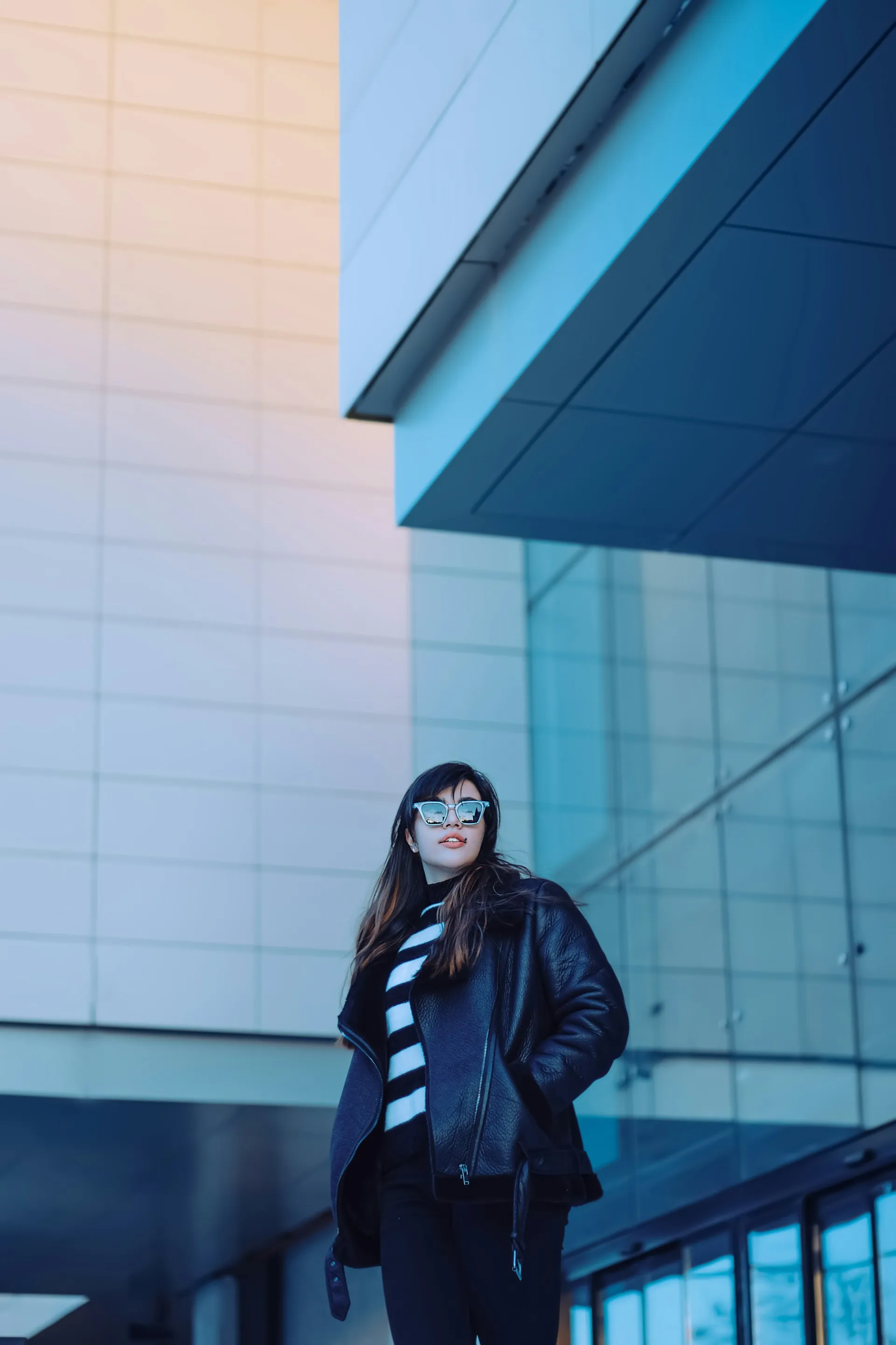 Smart Open-Ear Audio Glasses: Keseimbangan Musik & Kesadaran Lingkungan Perkotaan