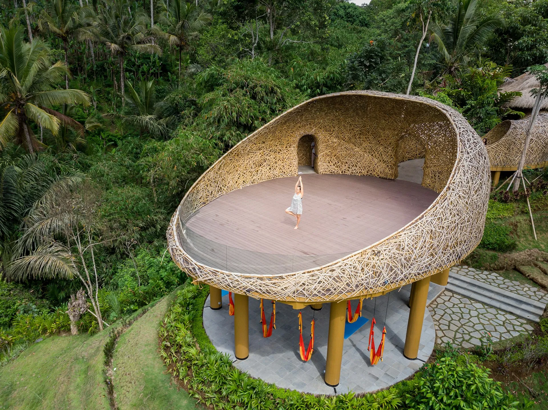 Boutique Eco-Resort: Sentuhan Arsitektur Bambu & Kenyamanan Alam Terbuka