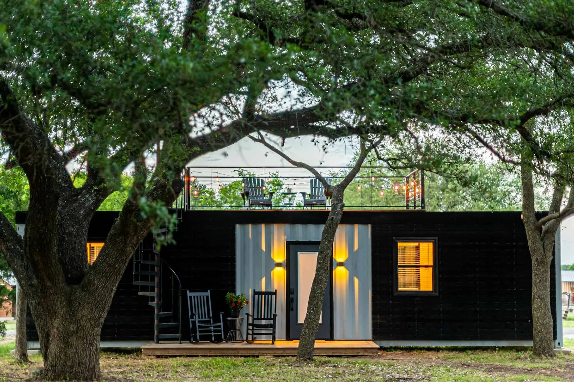 Container House: Hunian Modular Berbasis Mobilitas & Estetika Industrial