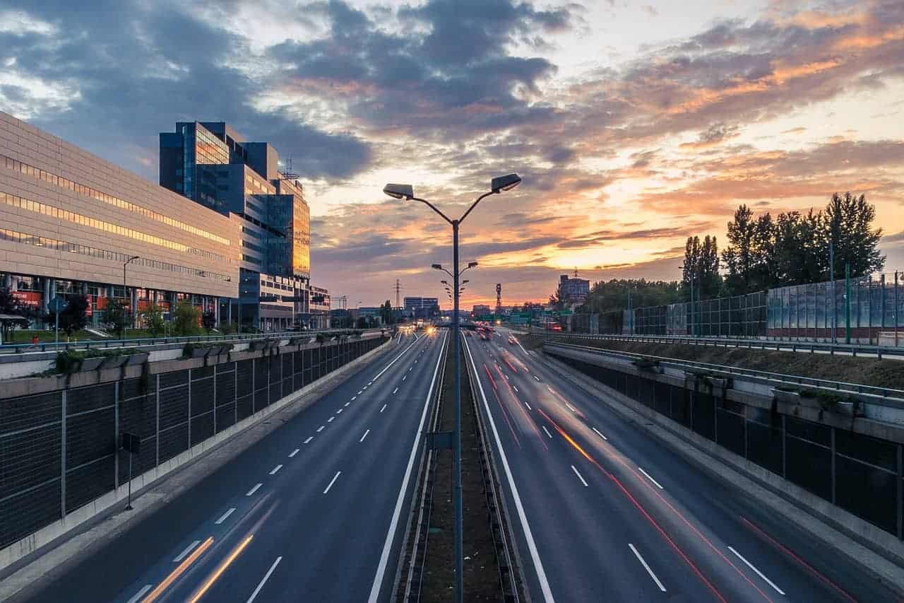 7 Tips To Drive Safe on the Highway