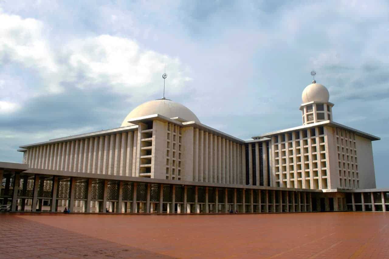 Have a Religious Tour at the Biggest Mosque in Southeast Asia